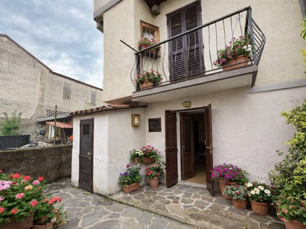 casa indipendente in vendita a Verbania in zona Intra