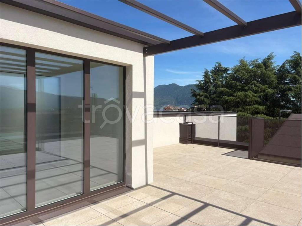 appartamento in vendita a Verbania in zona Intra