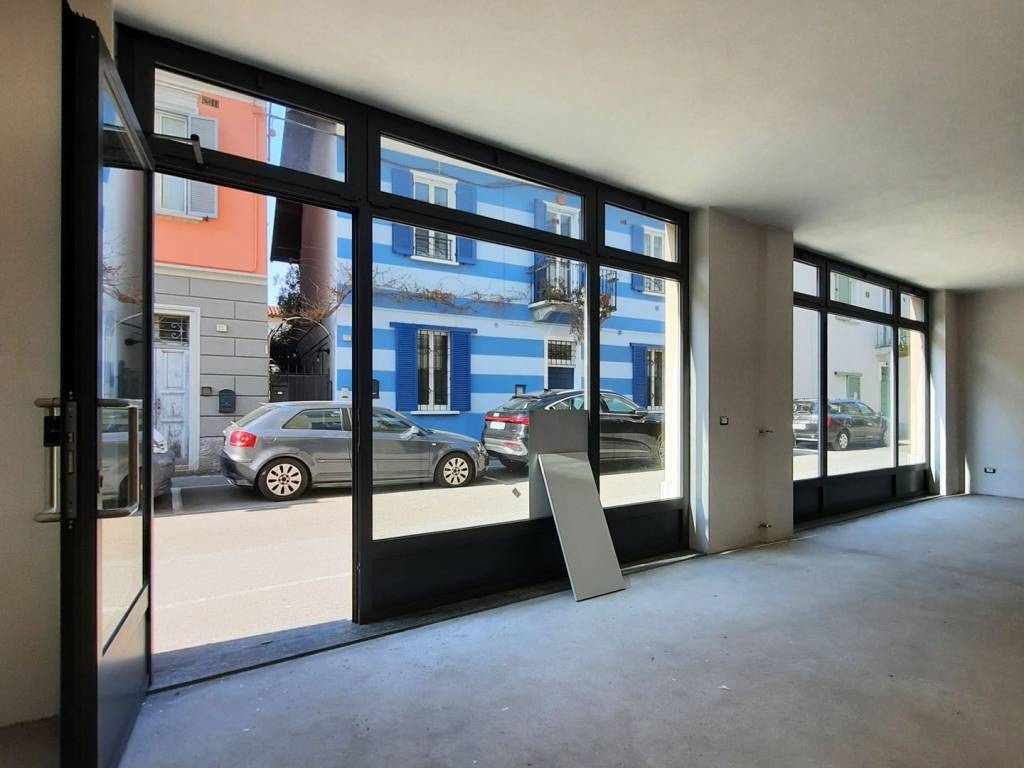 negozio in vendita a Verbania in zona Intra