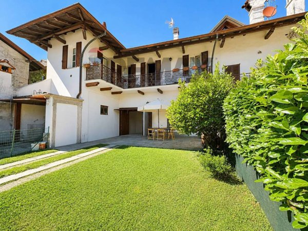 casa indipendente in vendita a Verbania in zona Zoverallo