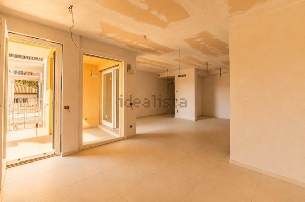 appartamento in vendita a Verbania in zona Suna
