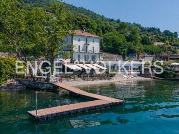 villa in vendita a Verbania in zona Suna