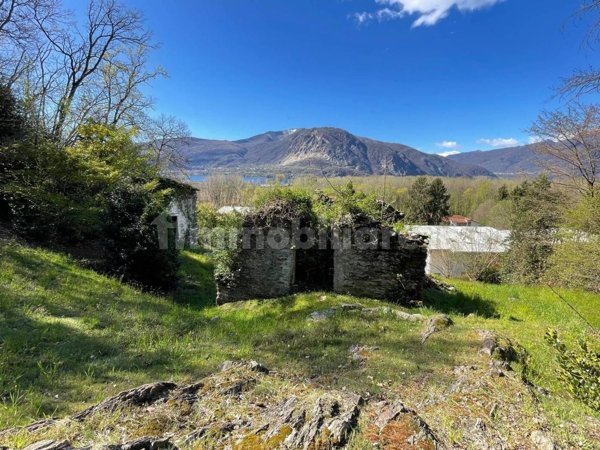 casa indipendente in vendita a Verbania in zona Località Piano Grande