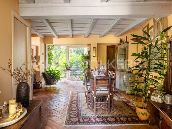 casa indipendente in vendita a Verbania in zona Pallanza
