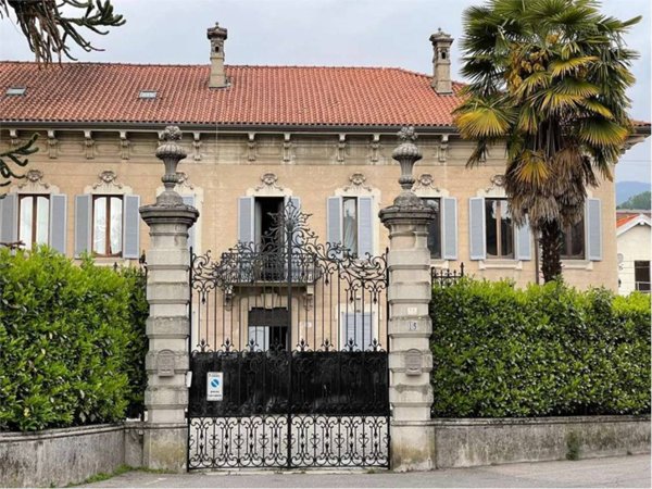 casa indipendente in vendita a Verbania in zona Intra