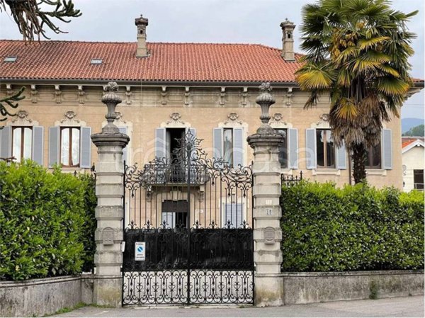 casa indipendente in vendita a Verbania in zona Intra