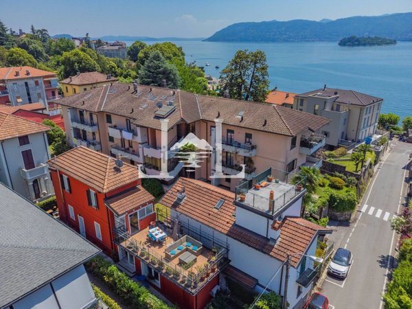 casa indipendente in vendita a Verbania in zona Suna
