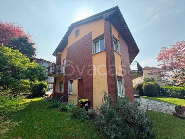 casa indipendente in vendita a Verbania in zona Pallanza