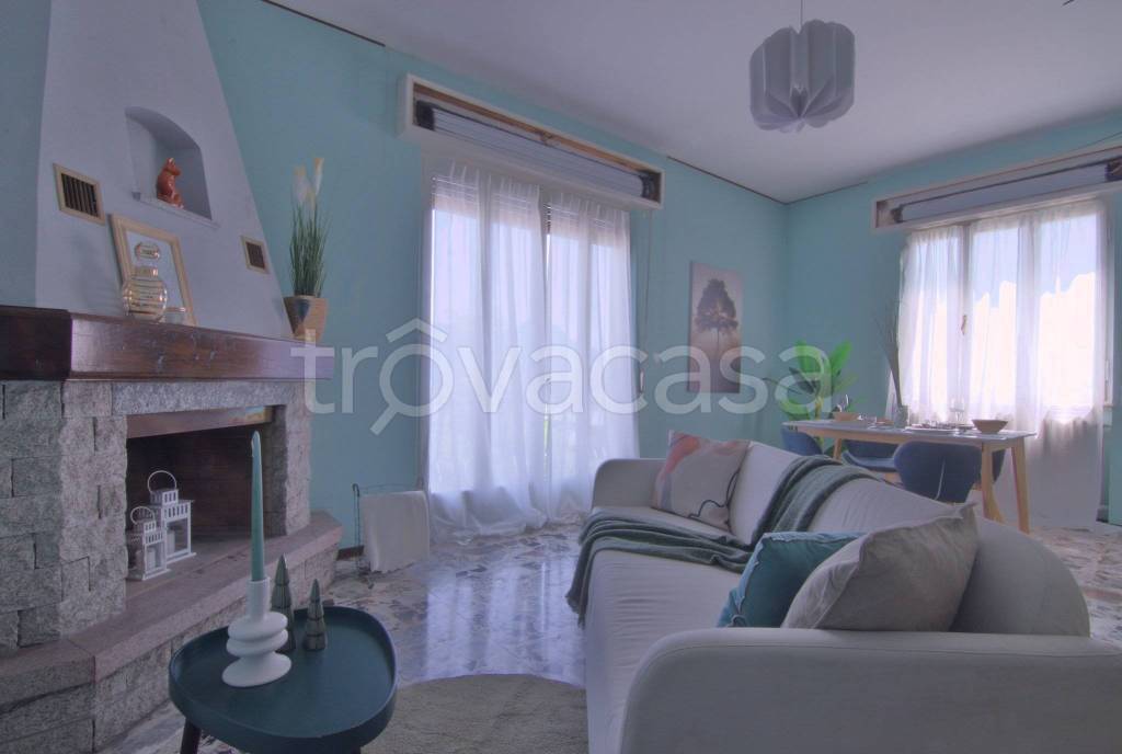 casa indipendente in vendita a Verbania in zona Suna