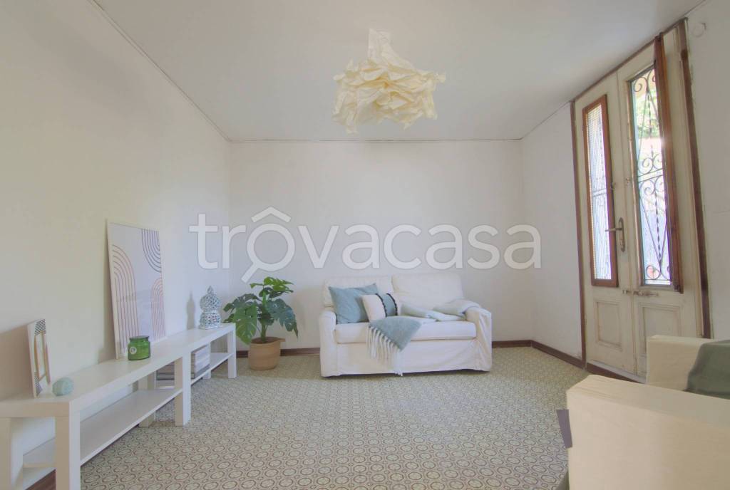 casa indipendente in vendita a Verbania in zona Suna
