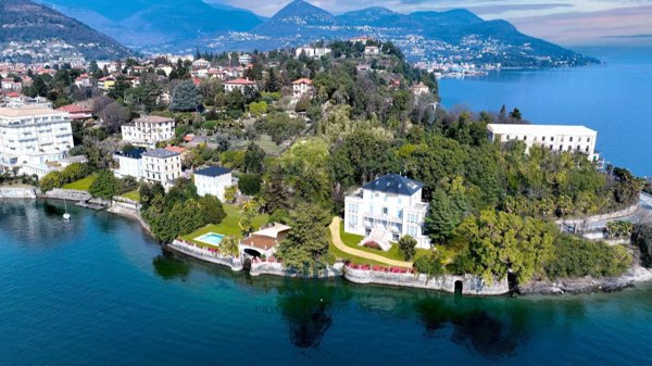 villa in vendita a Verbania in zona Castagnola