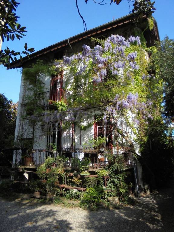 casa indipendente in vendita a Verbania in zona Pallanza