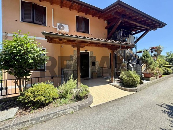appartamento in vendita a Verbania in zona Suna