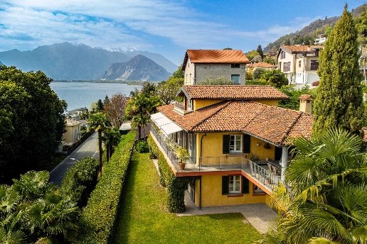 casa indipendente in vendita a Verbania in zona Suna