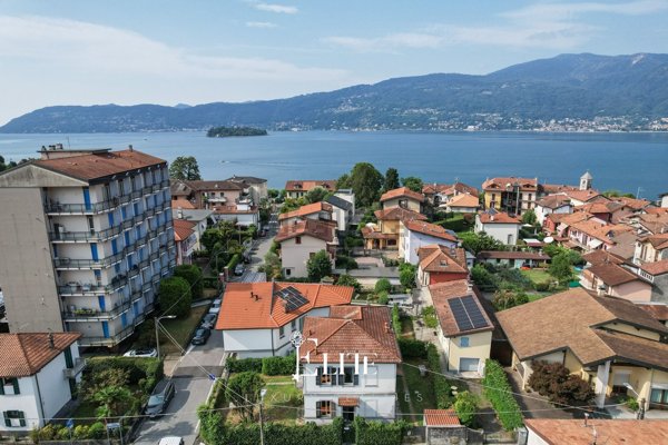 casa indipendente in vendita a Verbania in zona Suna