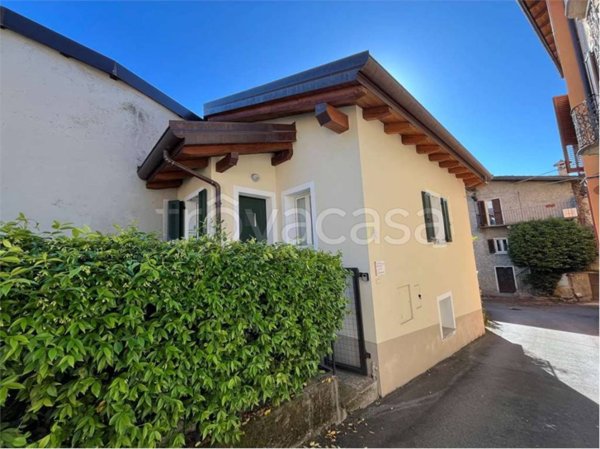 casa indipendente in vendita a Verbania in zona Suna