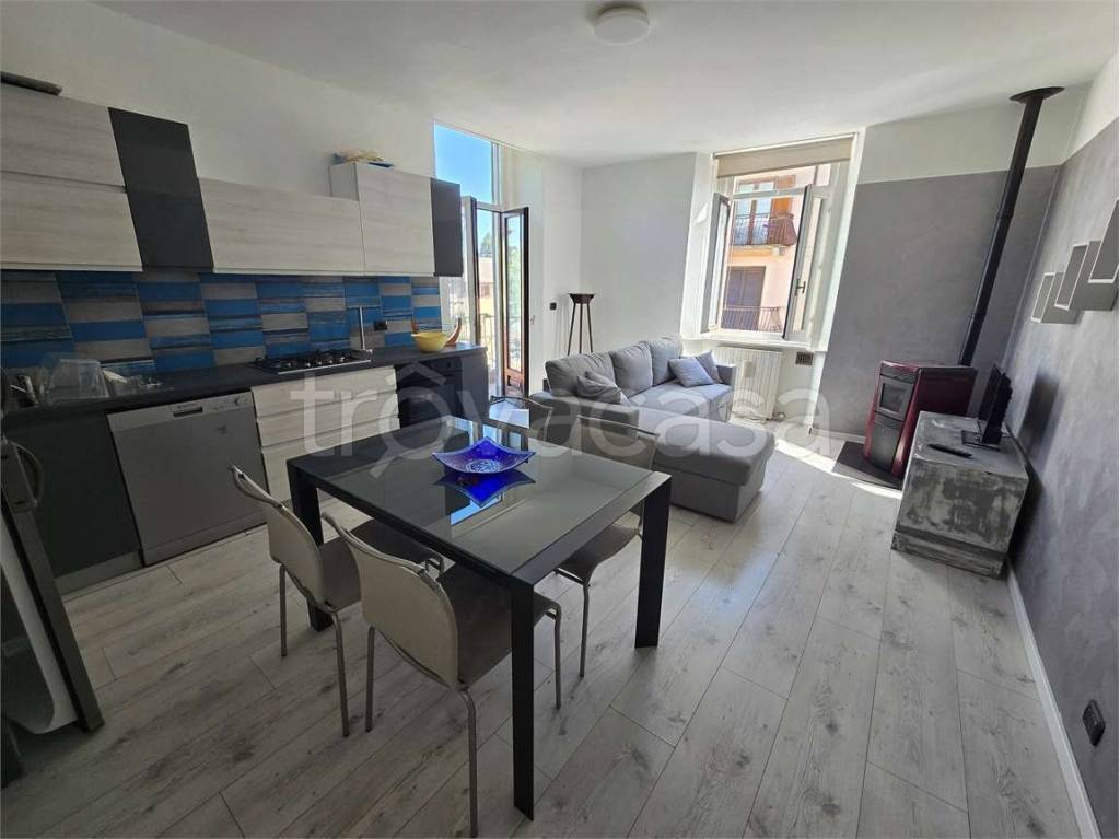 appartamento in vendita a Verbania in zona Centro Città