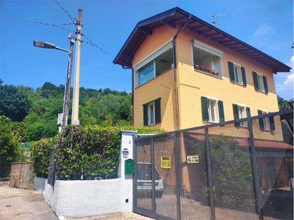 casa indipendente in vendita a Verbania in zona Possaccio