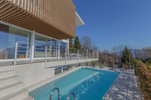 casa indipendente in vendita a Verbania in zona Antoliva