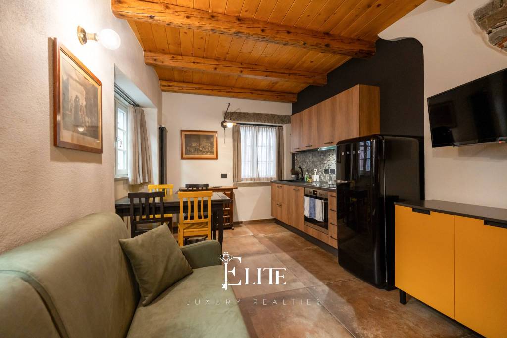 appartamento in vendita a Verbania in zona Suna