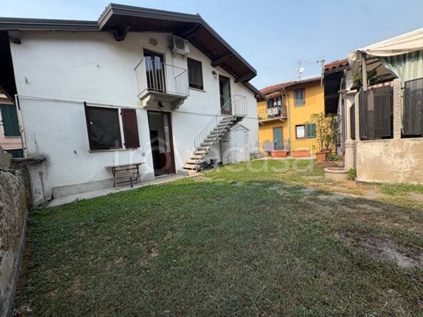 casa indipendente in vendita a Verbania in zona Suna