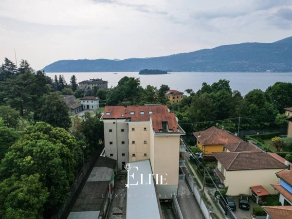 appartamento in vendita a Verbania in zona Suna
