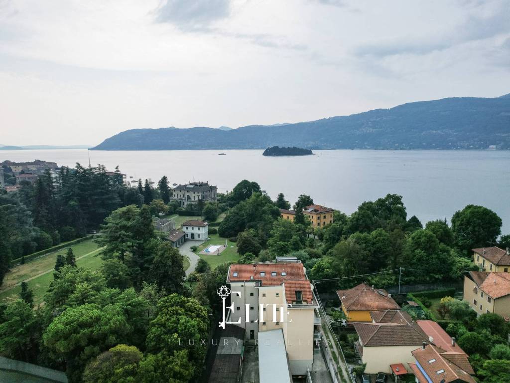 appartamento in vendita a Verbania in zona Suna