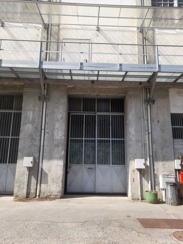 locale di sgombero in vendita a Verbania in zona Possaccio