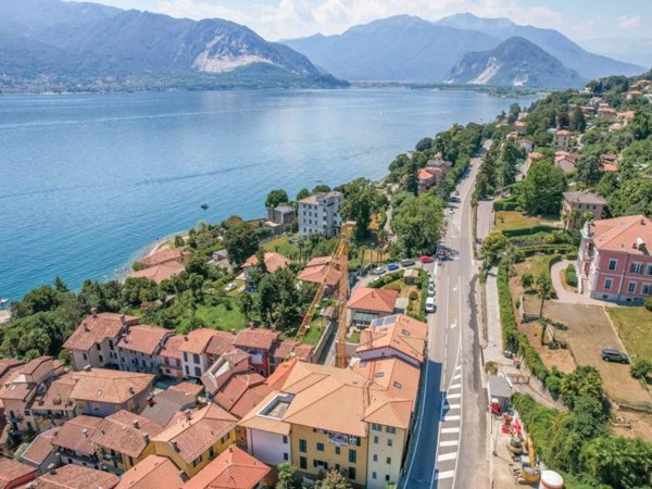 appartamento in vendita a Verbania in zona Suna