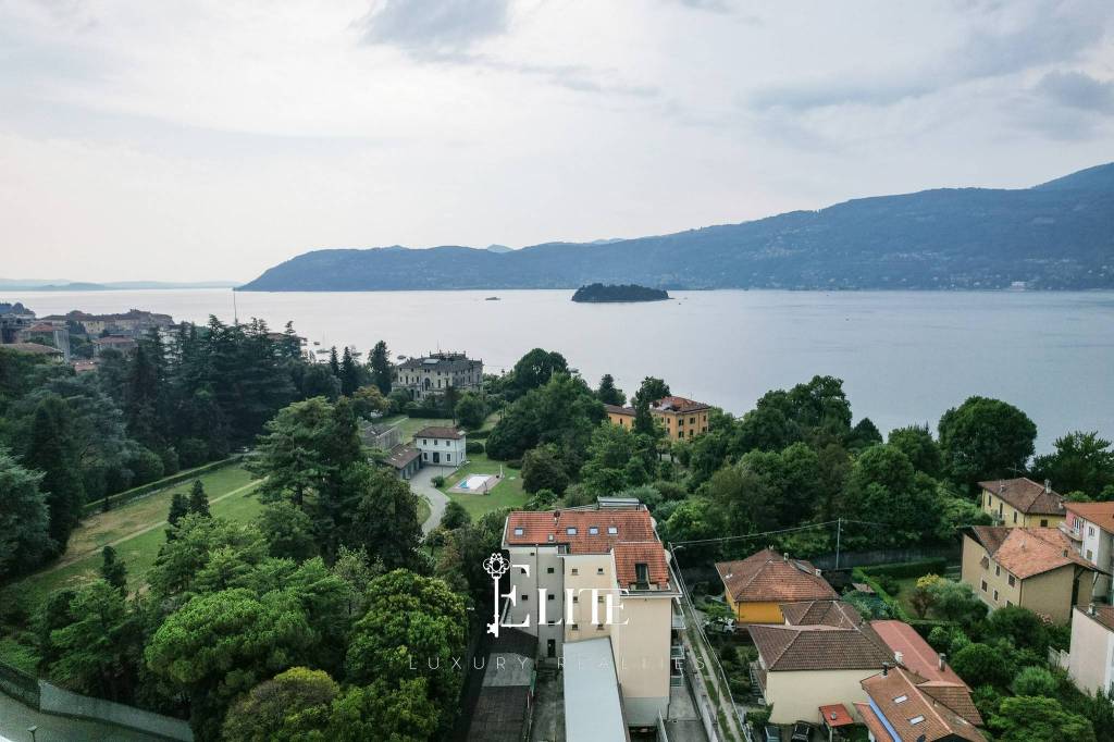 appartamento in vendita a Verbania in zona Suna