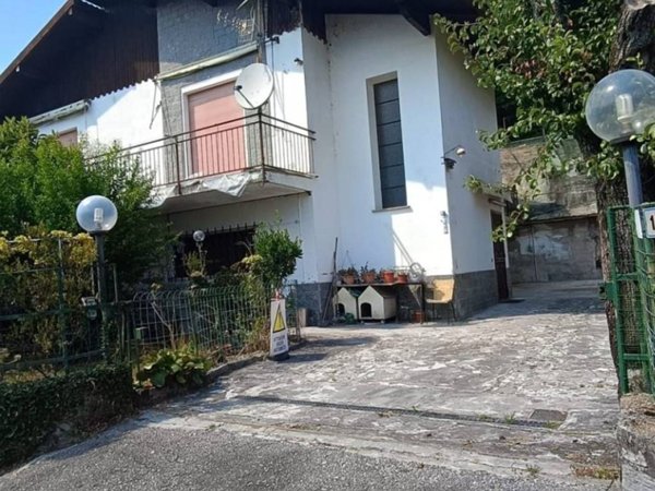 casa indipendente in vendita a Verbania in zona Fondotoce