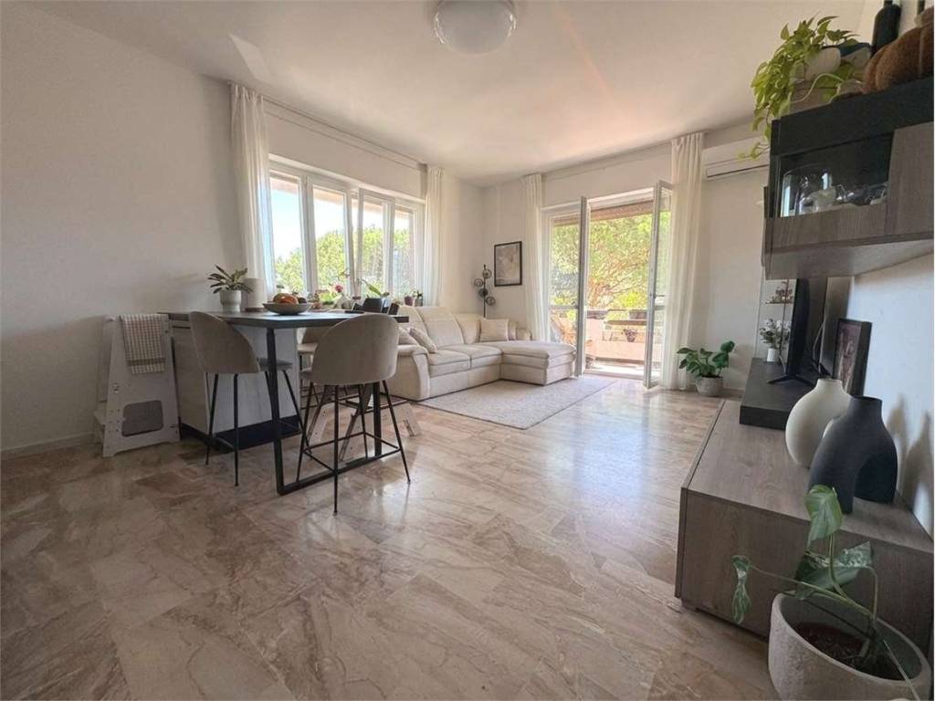 appartamento in vendita a Verbania in zona Suna