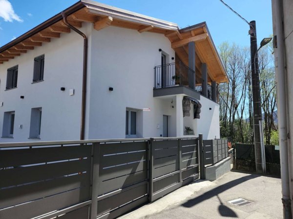casa indipendente in vendita a Verbania in zona Fondotoce