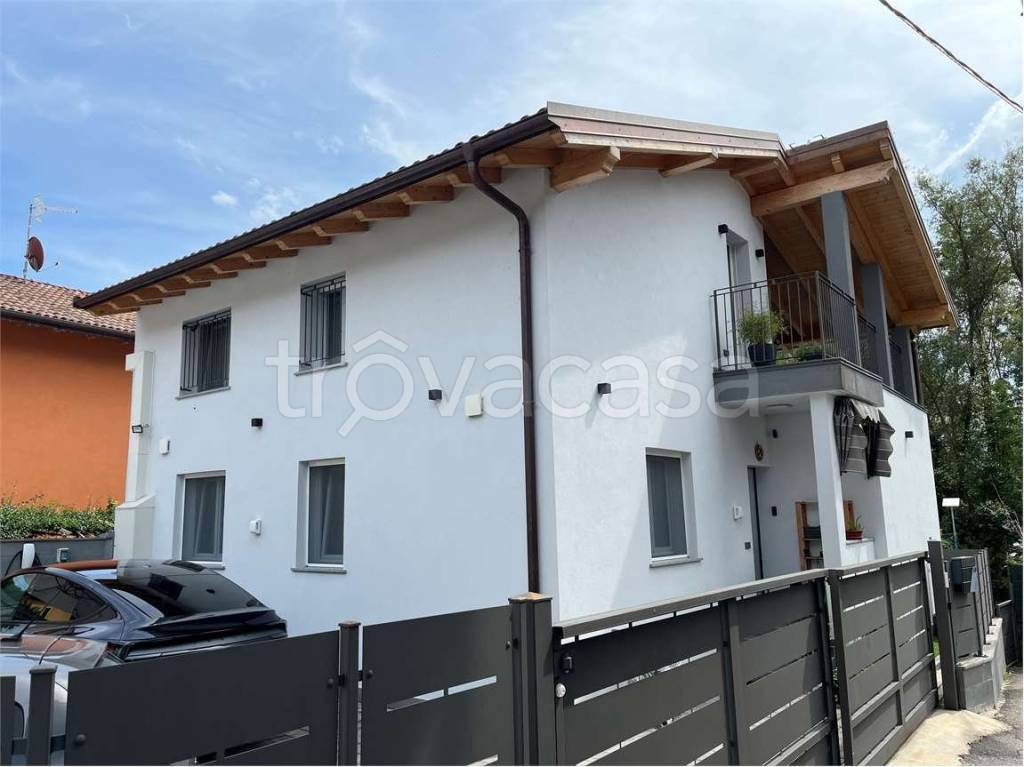 casa indipendente in vendita a Verbania in zona Fondotoce