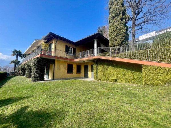 casa indipendente in vendita a Verbania in zona Suna