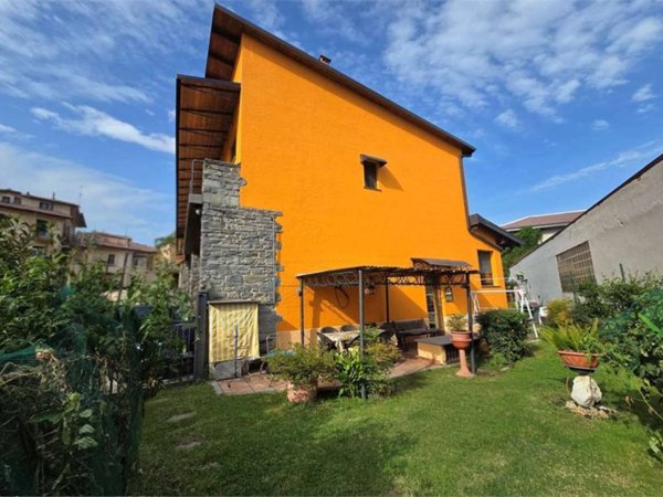 casa indipendente in vendita a Verbania in zona Intra
