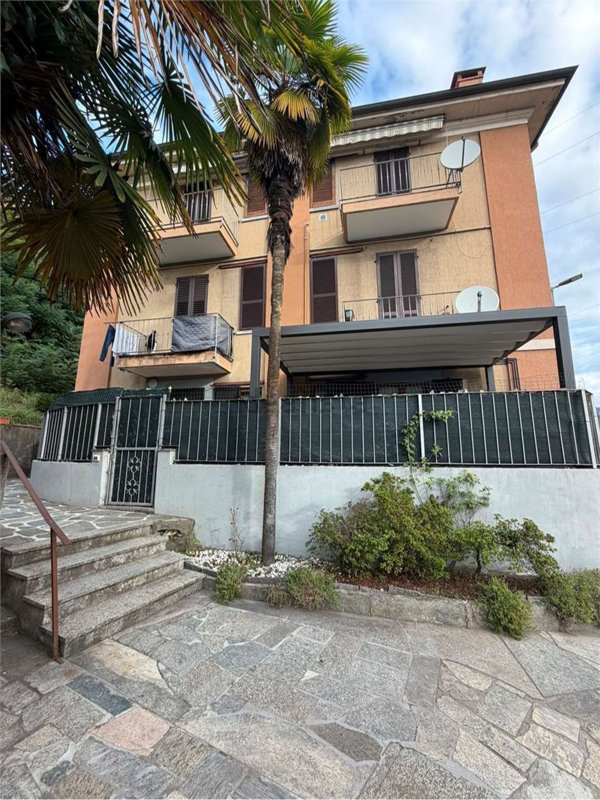 appartamento in vendita a Verbania in zona Suna