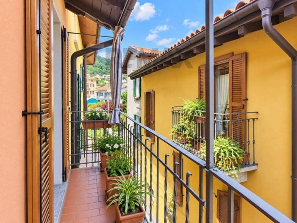 casa indipendente in vendita a Verbania in zona Suna