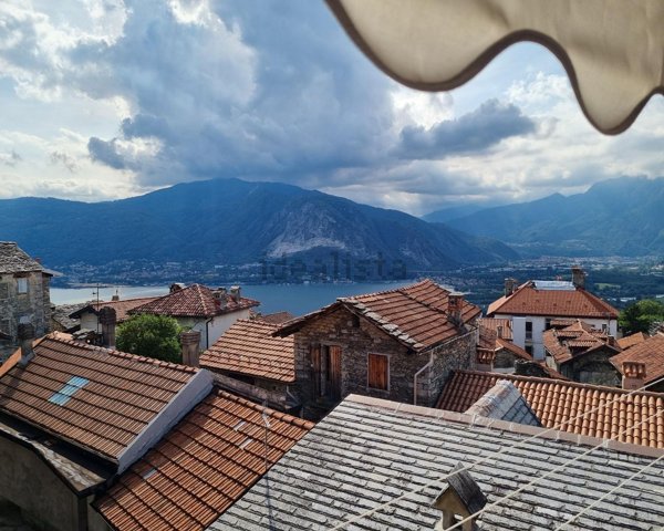 appartamento in vendita a Verbania in zona Cavandone