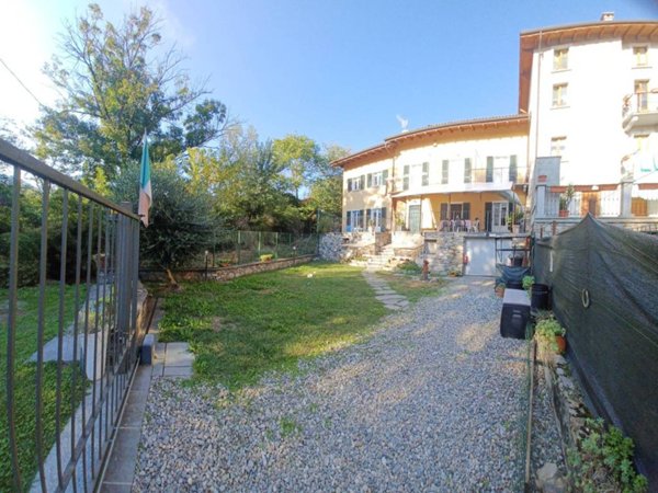 casa indipendente in vendita a Verbania in zona Intra