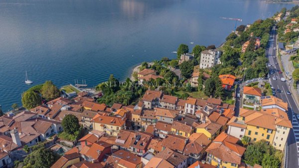 casa indipendente in vendita a Verbania in zona Suna