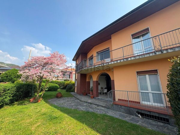 casa indipendente in vendita a Verbania in zona Pallanza
