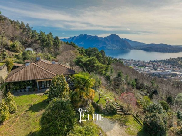casa indipendente in vendita a Verbania in zona Monterosso
