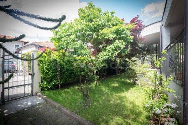 casa indipendente in vendita a Verbania in zona Intra