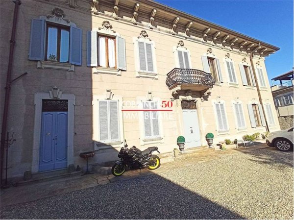 casa indipendente in vendita a Verbania in zona Intra