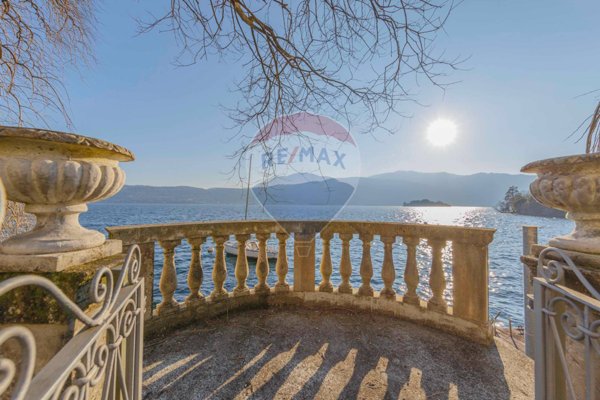 casa indipendente in vendita a Verbania in zona Castagnola