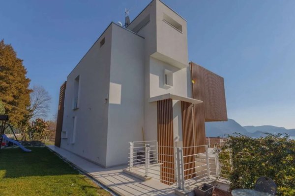 casa indipendente in vendita a Verbania in zona Antoliva