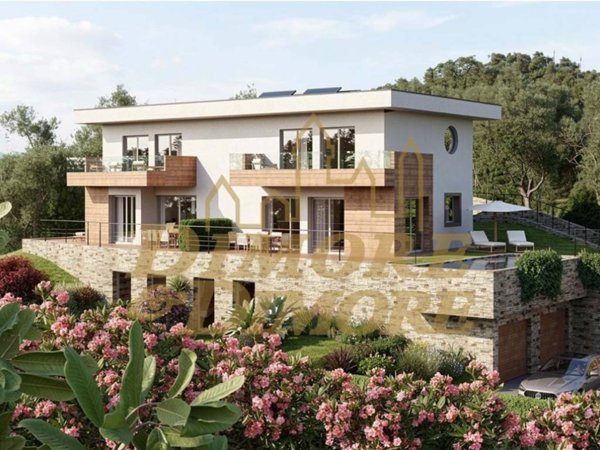 casa indipendente in vendita a Verbania in zona Intra