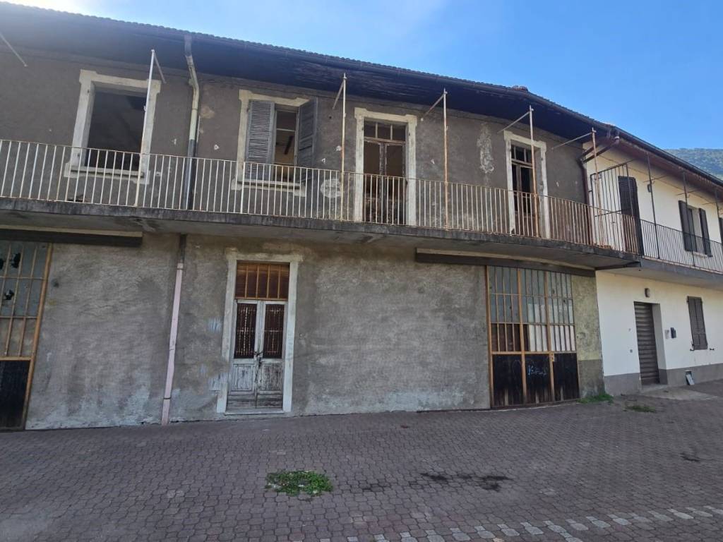 locale commerciale in vendita a Villadossola