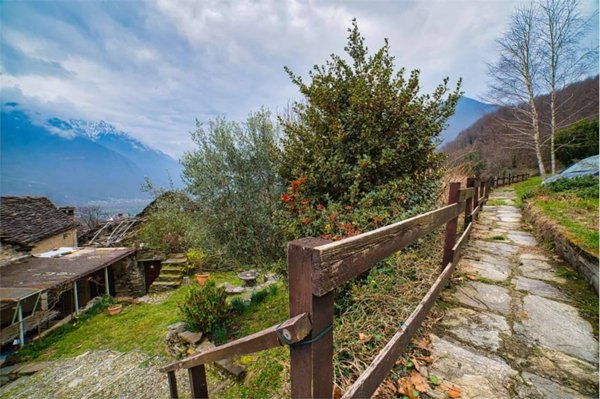 casa indipendente in vendita a Villadossola in zona Noga